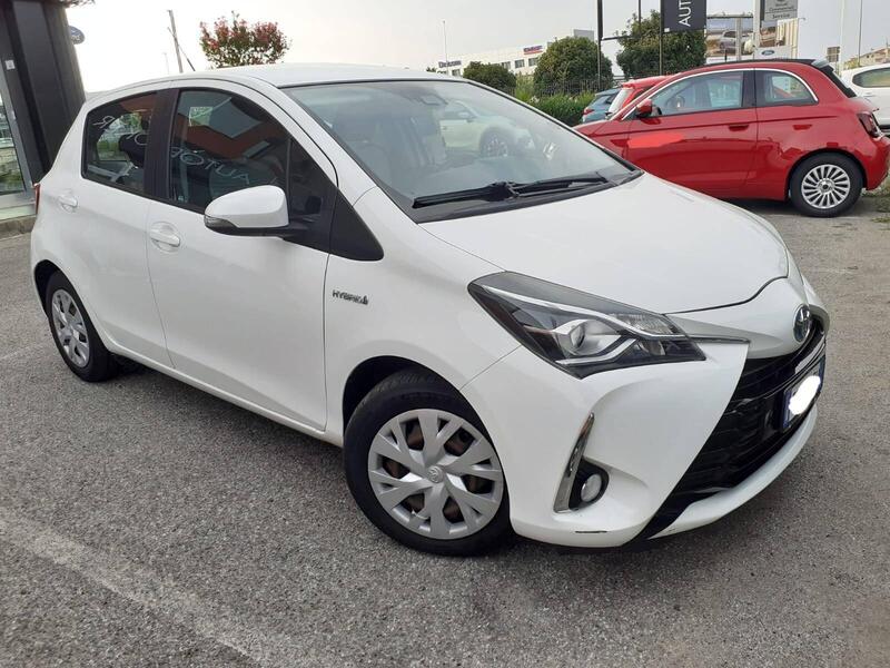 Toyota Yaris 1.5 Hybrid 5 porte Active  del 2017 usata a Rende